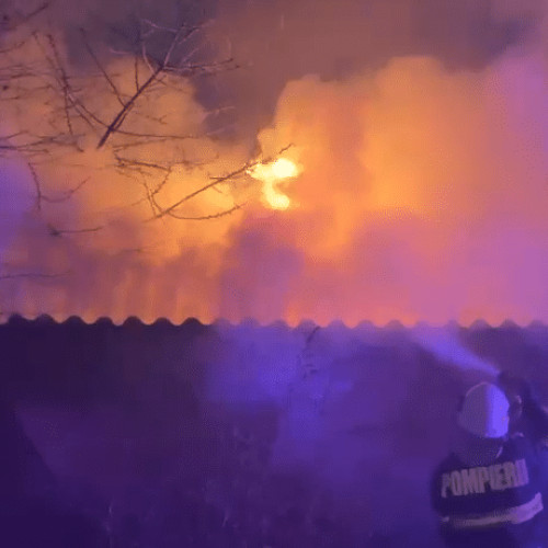 Incendiu violent la o unitate de alimentație publică în Tulcea