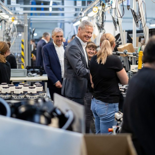 În Argeș se deschide cea mai modernă fabrică din țară. Sute de locuri de muncă noi