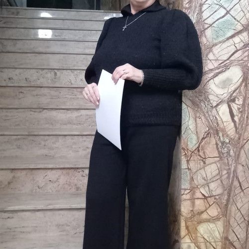 Coralia Drăgan își prezintă poeziile la Cenaclul "Noduri și Semne"