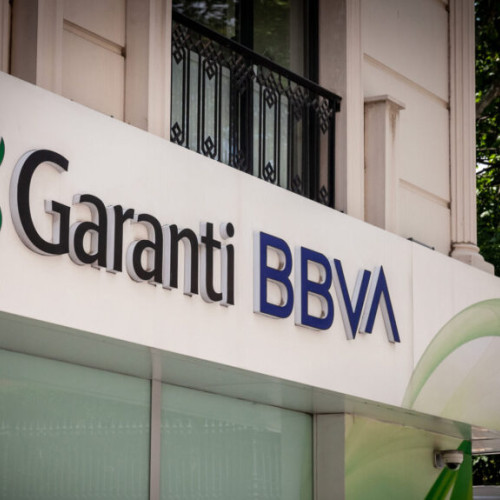 Raiffeisen Bank își lansează oferta pentru achiziția Garanti Bank România