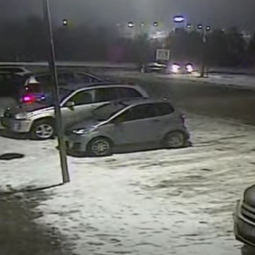 Șofer fugit după ce a izbit un stâlp în Parcul de Agrement Cornișa