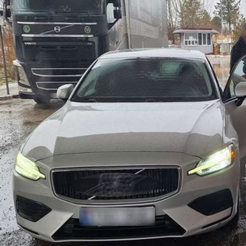 Autoturism cu serie falsificată, descoperit de polițiștii de frontieră la Stânca