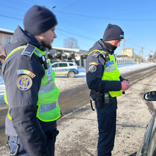 Doi tineri din Botoșani, anchetați după ce au condus mașini neînmatriculate