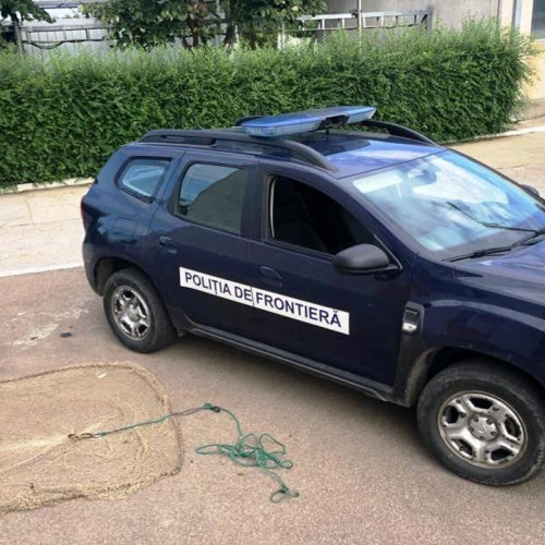 Polițiștii de frontieră investighează doi moldoveni cu documente false
