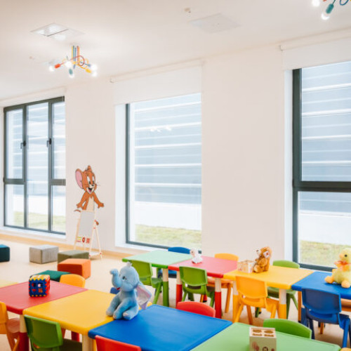 Mobilier nou și echipamente digitale pentru 83 de unități din Harghita