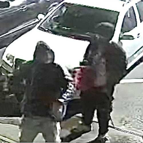 Incident suspect în Baia Mare: Persoane surprinse la un autoturism parcat