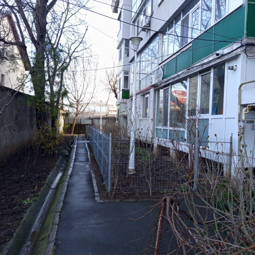 Probleme cu iluminatul stradal în blocul Ialomița din apropierea Grădinii Publice