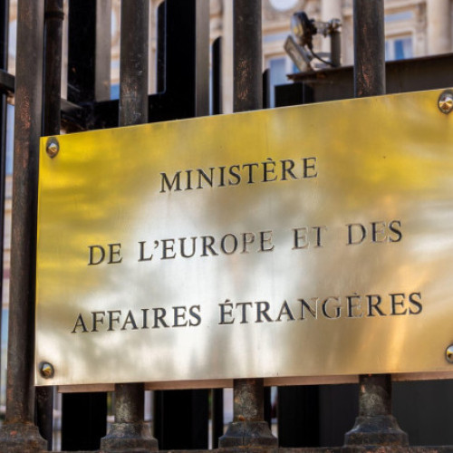 Franța exclude negocierile cu SUA și Rusia pentru controlul armelor nucleare