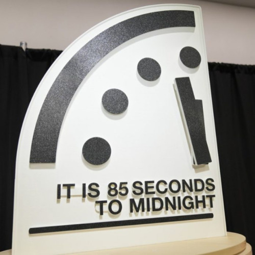 Ceasul Apocalipsei s-a apropiat de miezul nopții, avertizând asupra crizelor globale