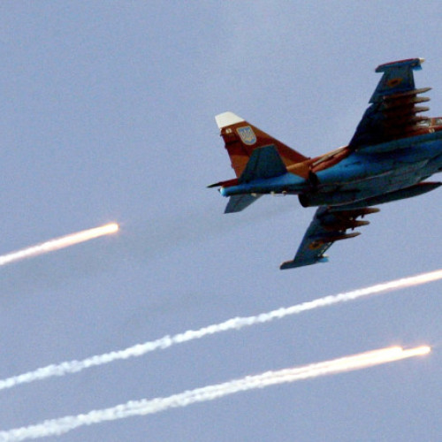 Momentul în care un avion ucrainean Su-25 este doborât de un Su-35 rus