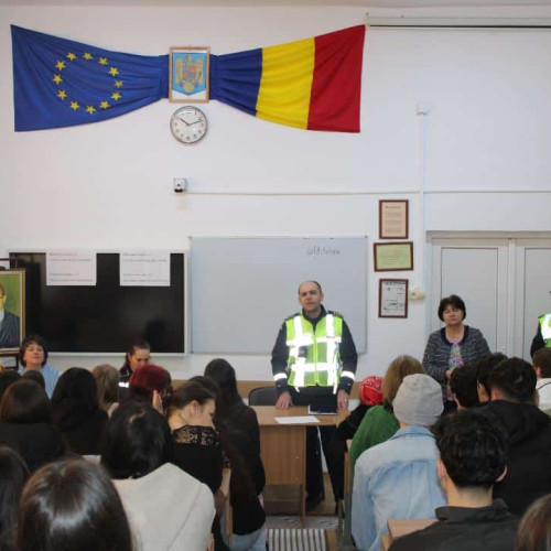 Elevii din Tulcea participă la activități de prevenire a violenței școlare