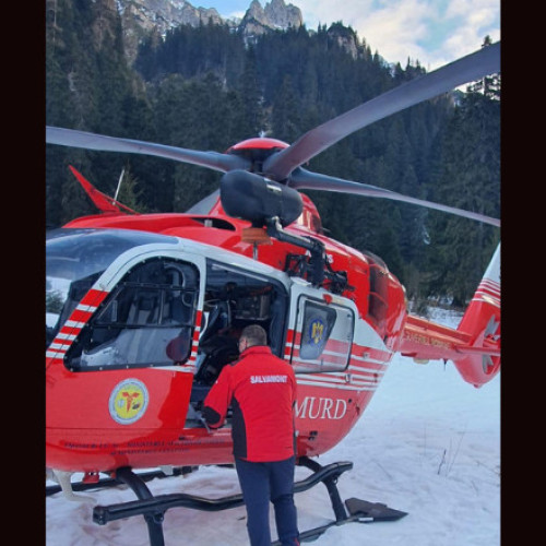 Acțiune de salvare în Munții Bucegi: o persoană, dusă la spital cu elicopterul SMURD. Salvamontiștii trag un semnal de alarmă