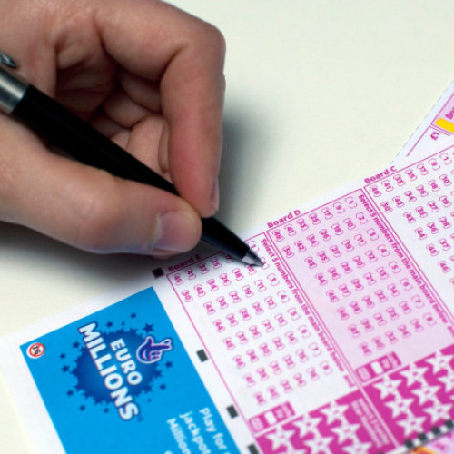 21 de prieteni din Belgia au câștigat jackpotul EuroMillions de 123 milioane de euro