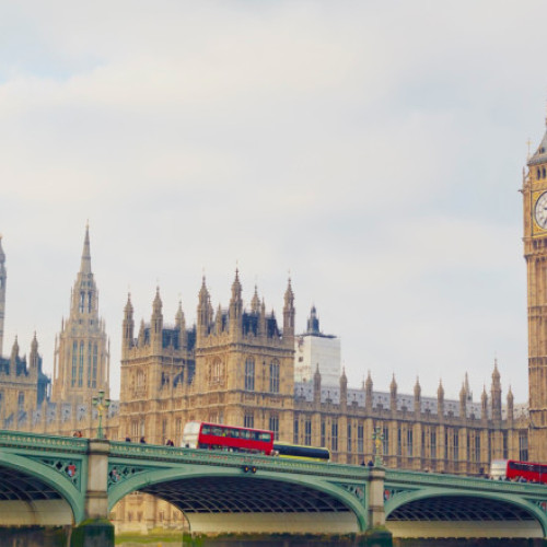 Marea Britanie expulzează un diplomat rus ca reacție la acțiunile Moscovei