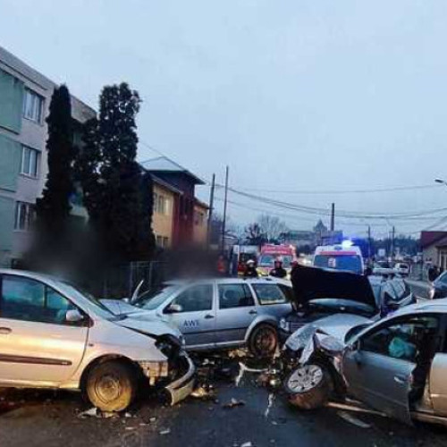 Accident rutier în Turda: două femei rănite după ciocnirea a cinci mașini