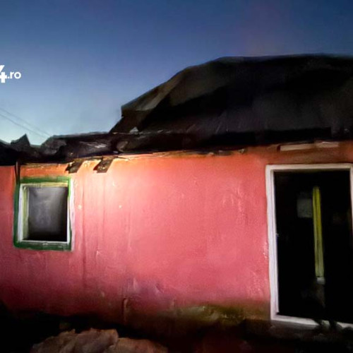 Pompierii cărășeni intervin pentru a stinge un incendiu în Voislova