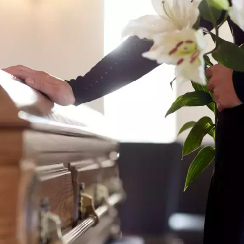 Tragedie în Botoșani: Un fiu a decedat în timpul pregătirilor pentru înmormântarea tatălui