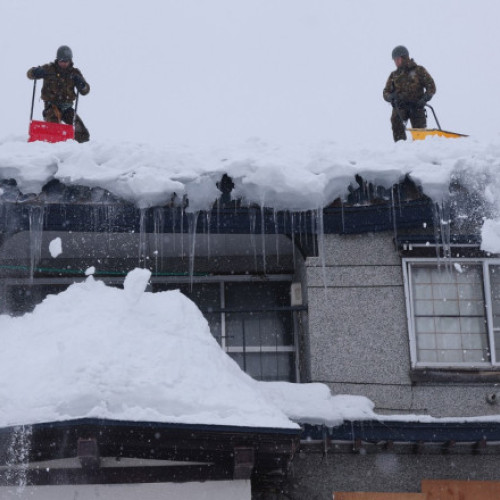 Japonia se confruntă cu un dezastru hibernal, 35 de morți și zăpadă de 4 metri