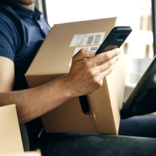 Ministerul Finanțelor introduce o taxă pe colete pentru protejarea antreprenorilor români