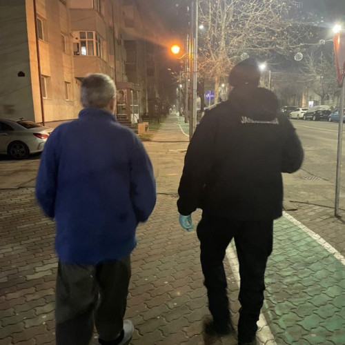 Jandarmii din Olt salvează un bărbat rătăcit pe străzile Slatinei