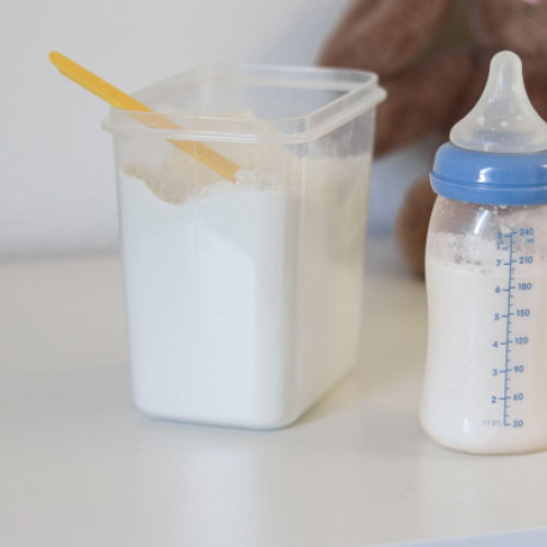Autoritățile retrag lapte praf pentru sugari din cauza contaminării cu toxină