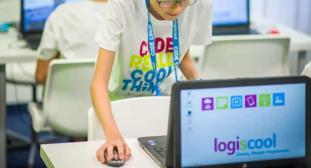 Logiscool organizează cursuri de programare pentru copii la Alba Iulia