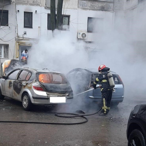 Incendiu în parcarea unui bloc din Micro 40 stârnește panică