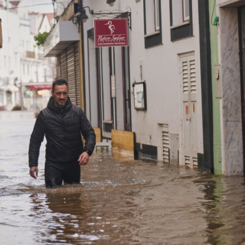 Inundațiile devastatoare afectează Spania și Portugalia, cu sute de evacuări