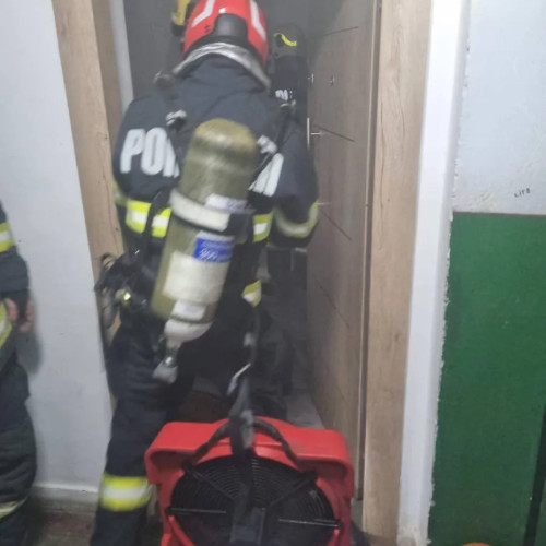 Incendiu într-un imobil din Craiova fără victime