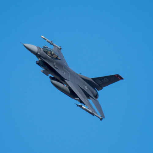 Avionul F-16 ucrainean doboară o dronă rusă în plină luptă