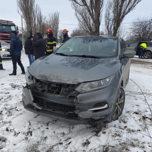 Accident feroviar în Secuieni: tren lovește autoturism