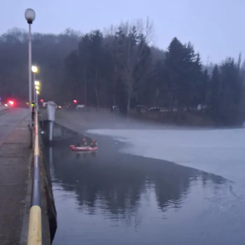 Bărbat dispărut în apele barajului din Gilău, căutat de echipele de intervenție