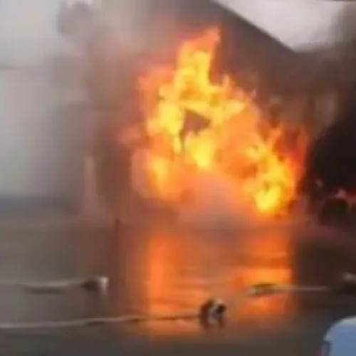 Incendiu pe DN1 în județul Cluj, cisternă cu alcool polihidroxilic afectată