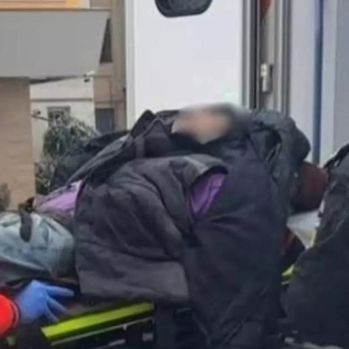 Bărbat salvat de polițiști după ce a fost găsit în hipotermie la Iași