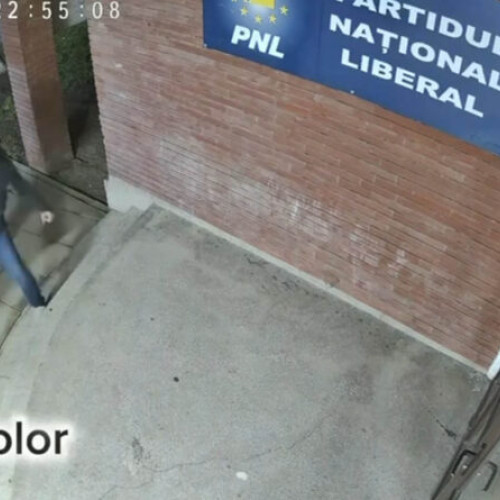 Sediul PNL Hunedoara vandalizat din nou, poliția deschide dosar penal
