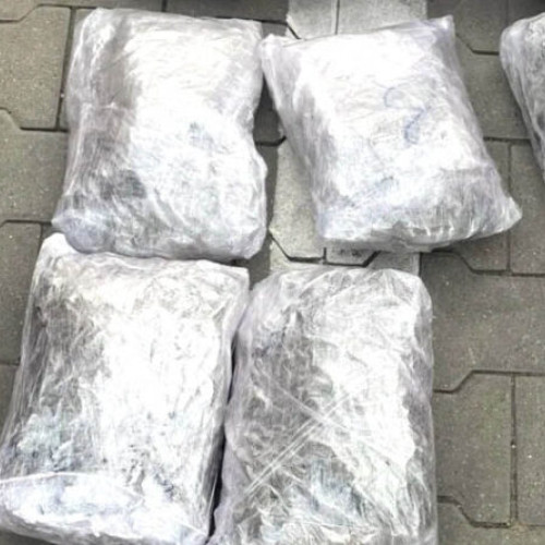 Traficanți de droguri reținuți după descoperirea unei livrări din Spania