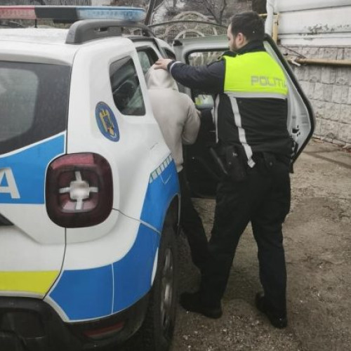 Reținerea a doi tineri în Râmnicu Vâlcea pentru furt dintr-un magazin