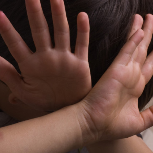 Fetiță de patru ani în stare gravă, anchetă pentru tentativă de omor