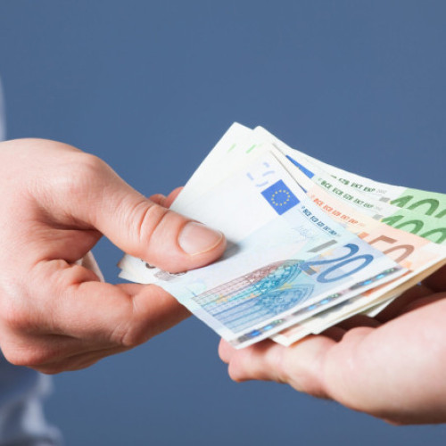 Irlanda introduce un venit minim garantat pentru artiști