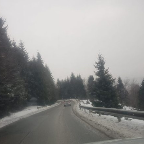 Vreme călduroasă și ninsori izolate în Maramureș