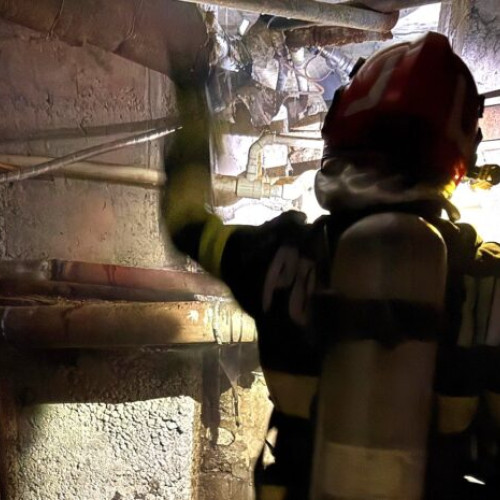 Pompierii vâlceni intervin la un incendiu în Râmnicu Vâlcea