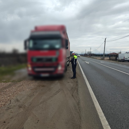Polițiștii din Gorj imobilizează vehicule cu greutăți ilegale în acțiunea „TRUCK&BUS”
