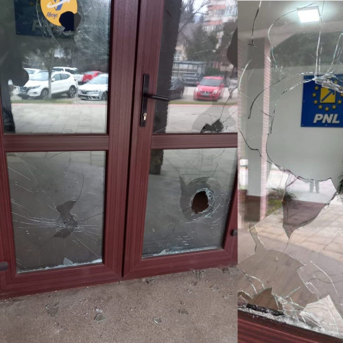 Sediul PNL Hunedoara, vandalizat din nou