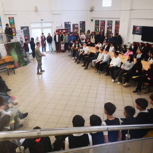 Elevi din Târgoviște află despre opțiunile educaționale militare