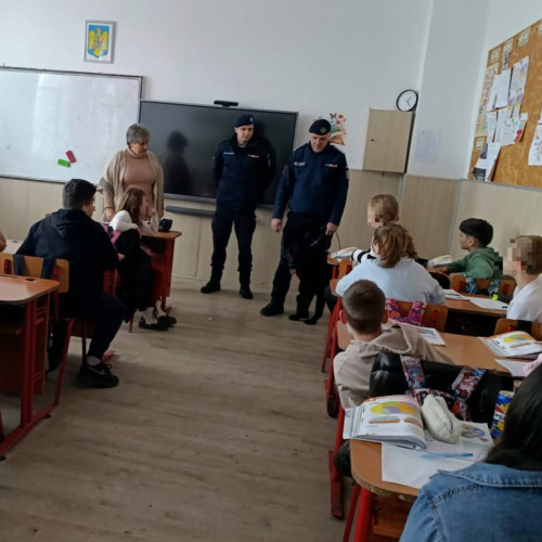 Jandarmii și polițiștii colaborează pentru siguranța elevilor din Dâmbovița