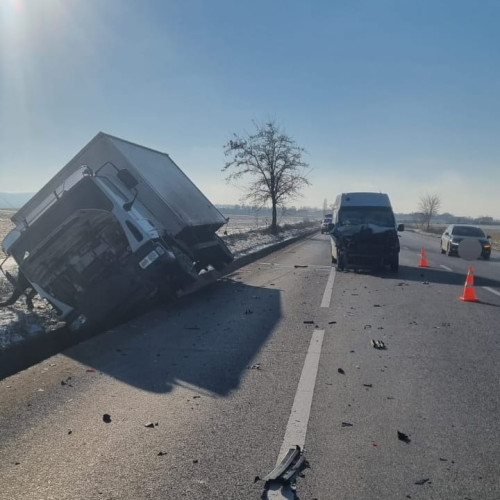 Accident rutier la Săbăoani: un bărbat transportat la spital