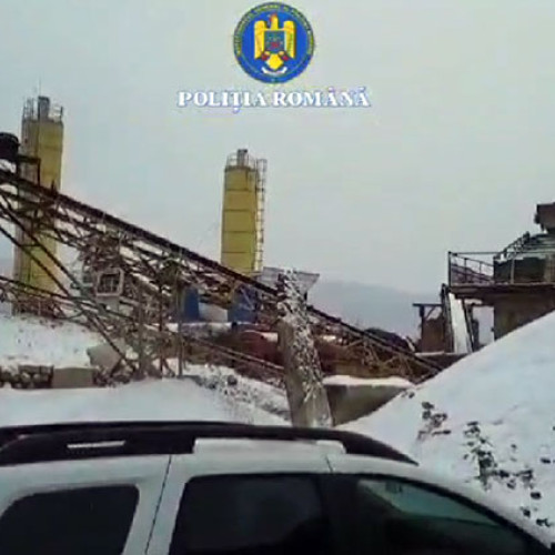Poliția efectuează percheziții în Gorj la o firmă de extracție a agregatelor