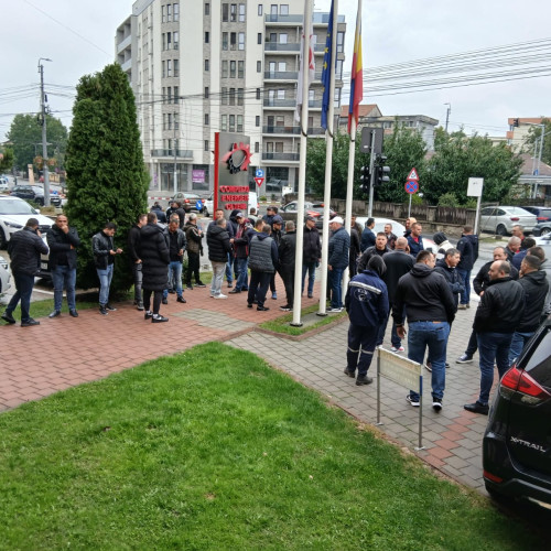 Proteste ale minerilor la Cariera Peșteana din cauza bonurilor de masă