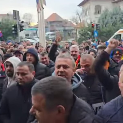 Protest în fața Complexului Energetic Oltenia, angajații cer tichete de masă