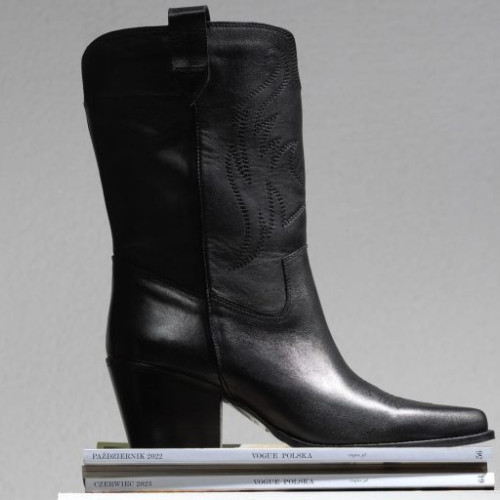 Sezonul estival aduce în prim-plan stiluri vestimentare creative și îndrăznețe